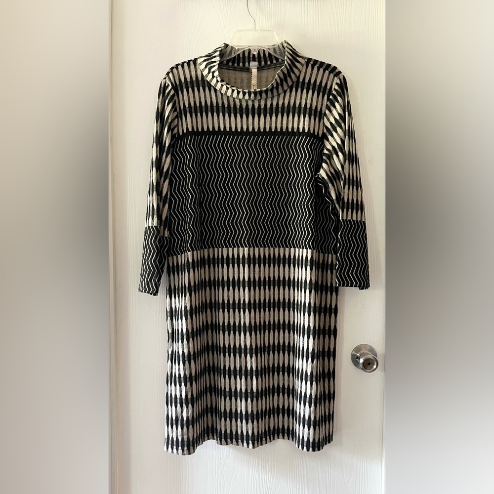 Uncle Frank Black and Cream Thick Patterned Stretchy Midi-Dress